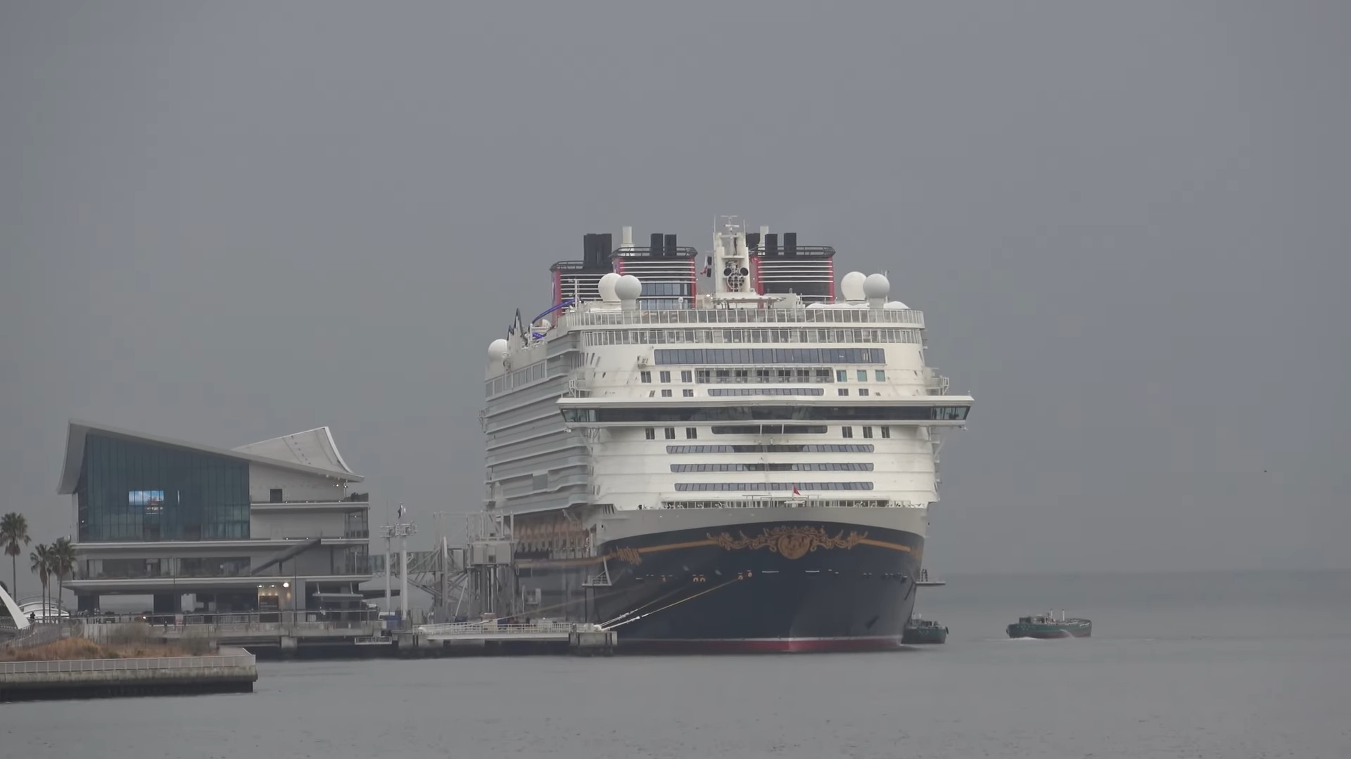 スーツ、ディズニーの巨大豪華客船を解説の画像