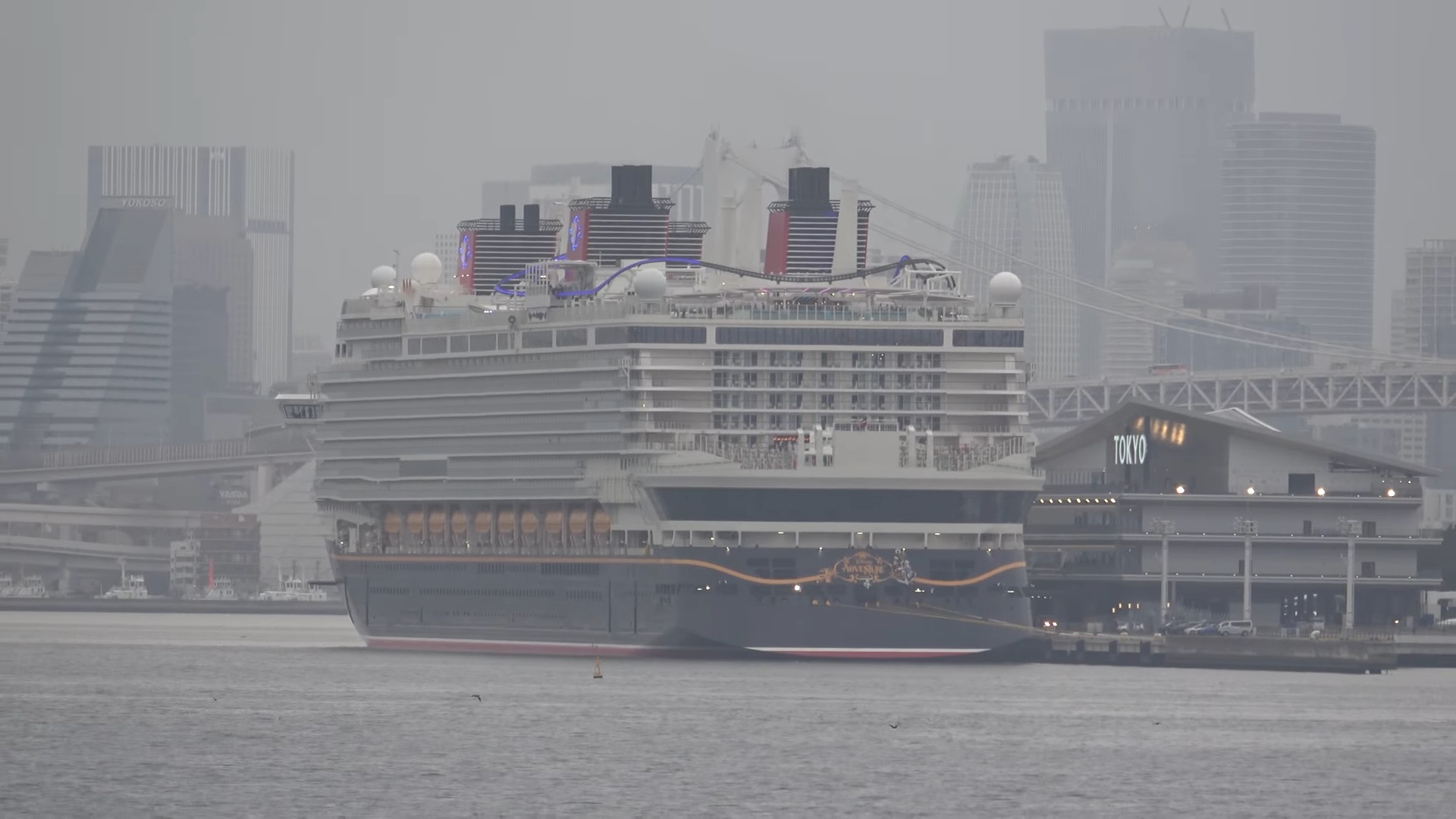 スーツ、ディズニーの巨大豪華客船を解説の画像