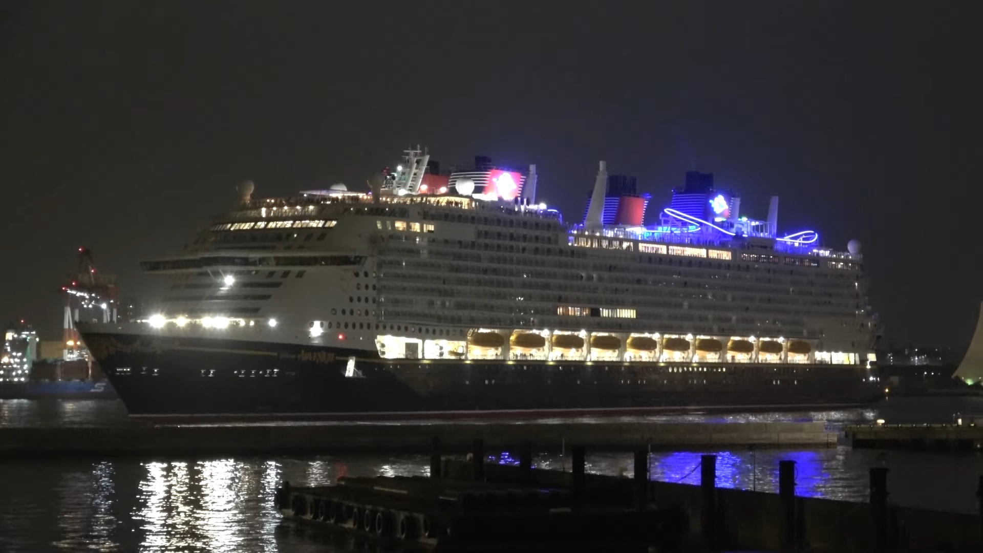 スーツ、ディズニーの巨大豪華客船を解説の画像