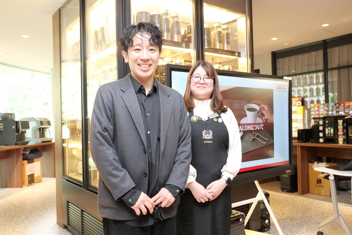 UCCジャパン執行役員サステナビリティ経営推進本部長の里見陵さんと、UCCコーヒーアカデミー東京校講師の中井千香子さん