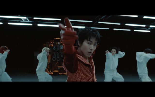 「Bassline」MVより