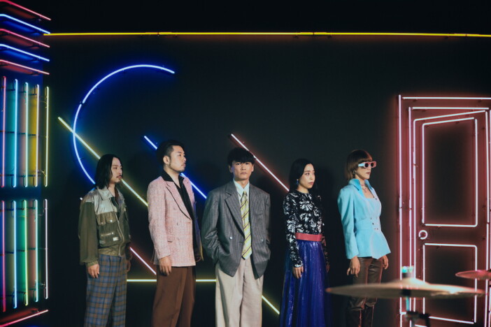 サカナクション、新曲「いらない」MV公開　謎の女性に操られる山口一郎を二人羽織で表現