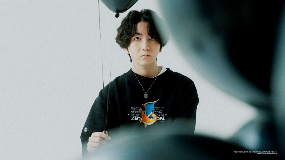 POKÉMON UNITE × ZETA DIVISION CREWNECK SWEAT Lizardon / BLACK