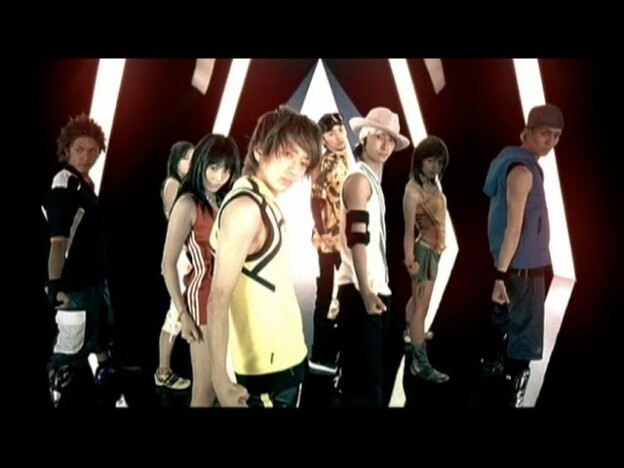 AAA、男女混成グループとしての功績