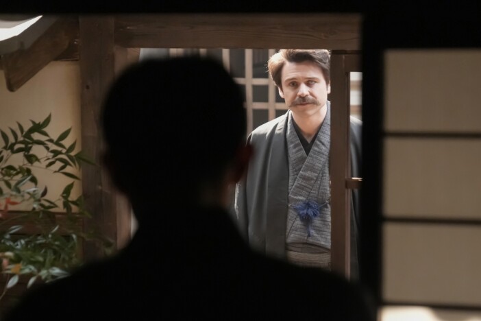 『ばけばけ』第112話、ヘブン（トミー・バストウ）たちが手続きのために久しぶりの松江へ