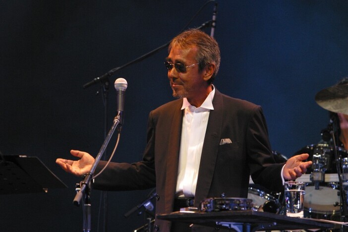 寺尾聰、ビルボードライブ大阪で恒例のカバーライブ開催　唯一無二の歌声を堪能できるステージに