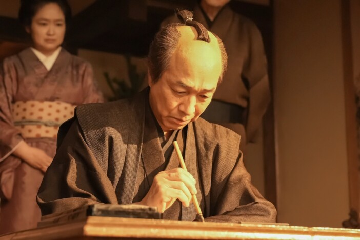 『ばけばけ』第114話、勘右衛門（小日向文世）がヘブン（トミー・バストウ）の日本名を考案