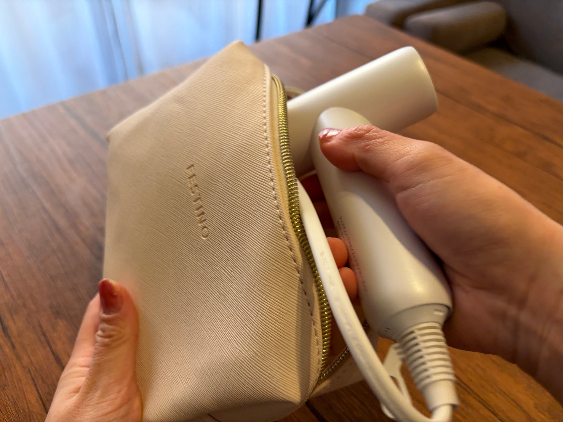 専用ポーチに収納