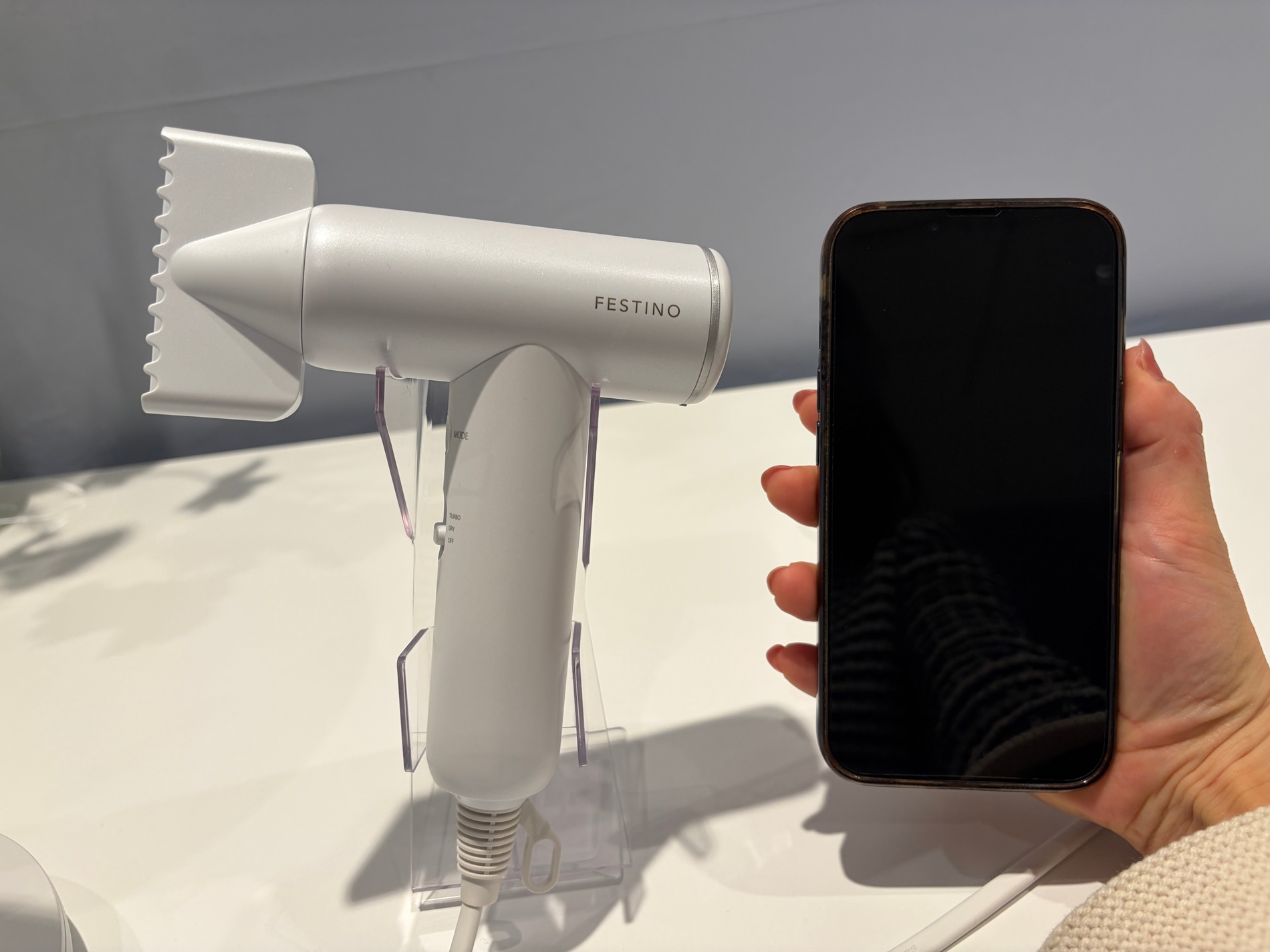 スマホと同程度のサイズ感