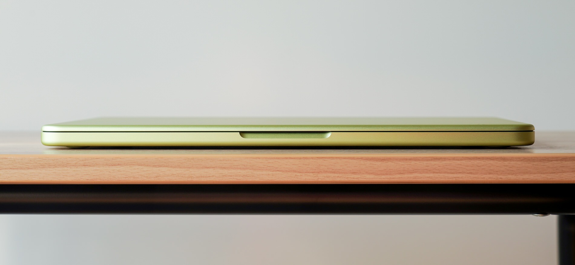 MacBook Neo　閉じている様子