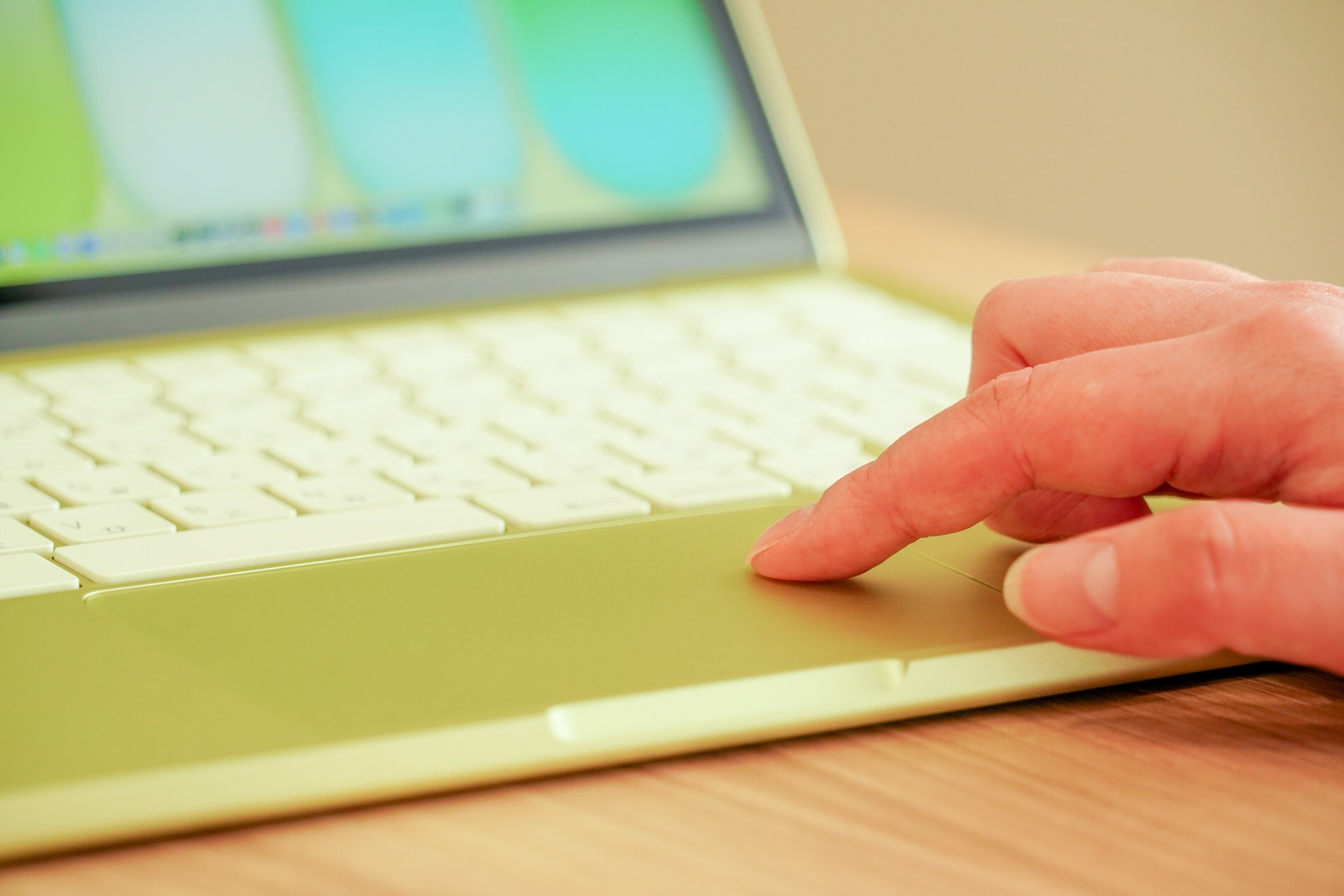 MacBook Neo　トラックパッド