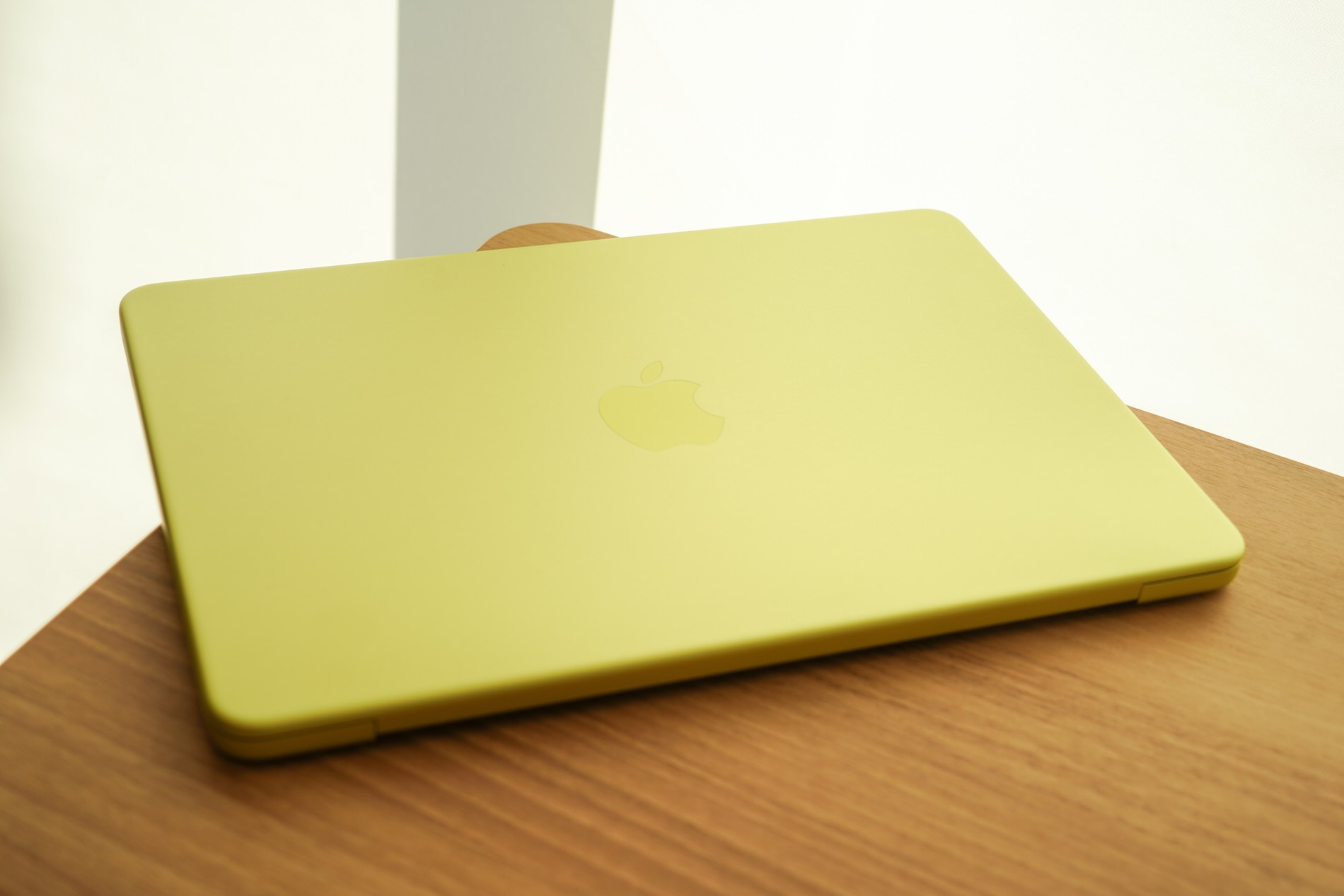 天面のAppleロゴは非光沢仕様