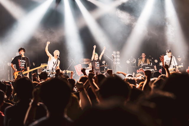 RAZORS EDGE ライブ写真