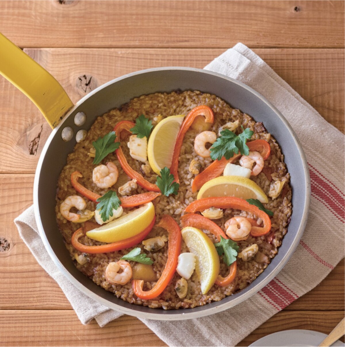 お得な特典付き『すき家 FAN BOOK』発売の画像