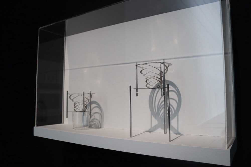 SPACETIME－時空》と、同構造を持つ可変式のコーヒー