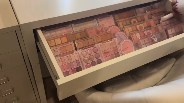 梶原叶渚の自室