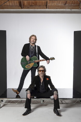 The Black Crowes、ニューアルバム『A Pound Of Feathers』リリース　オリジナル曲全11曲を収録