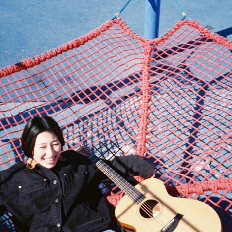 関取花、新曲「ご報告」で結婚したことを発表　アコースティックギター弾き語りの一発録りに