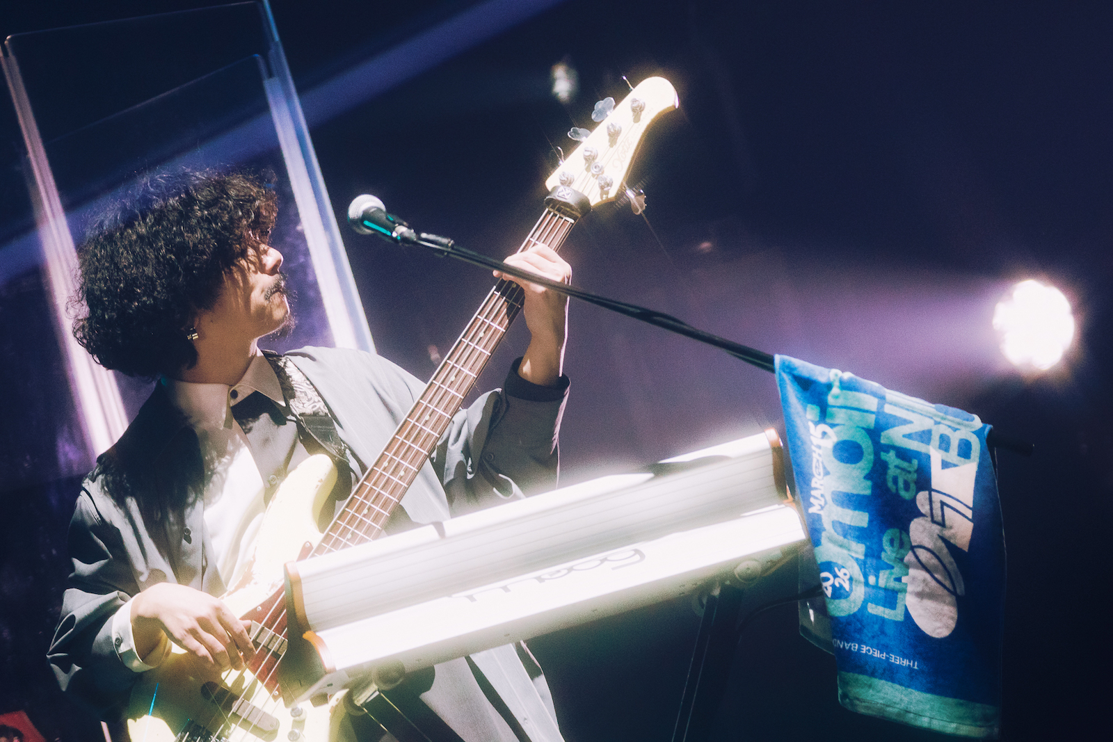 福島智朗(エモアキ/Ba)