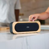 竹を使ったポータブルスピーカーの画像