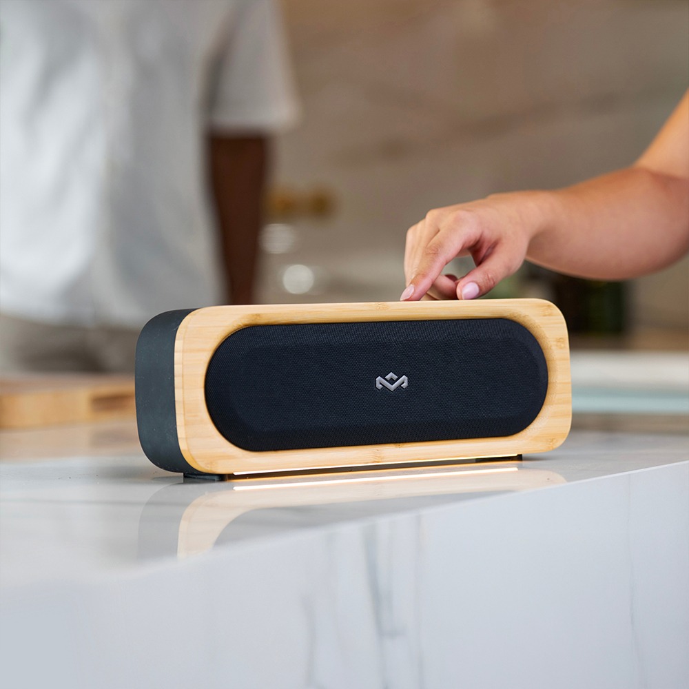 竹を使ったポータブルスピーカーの画像