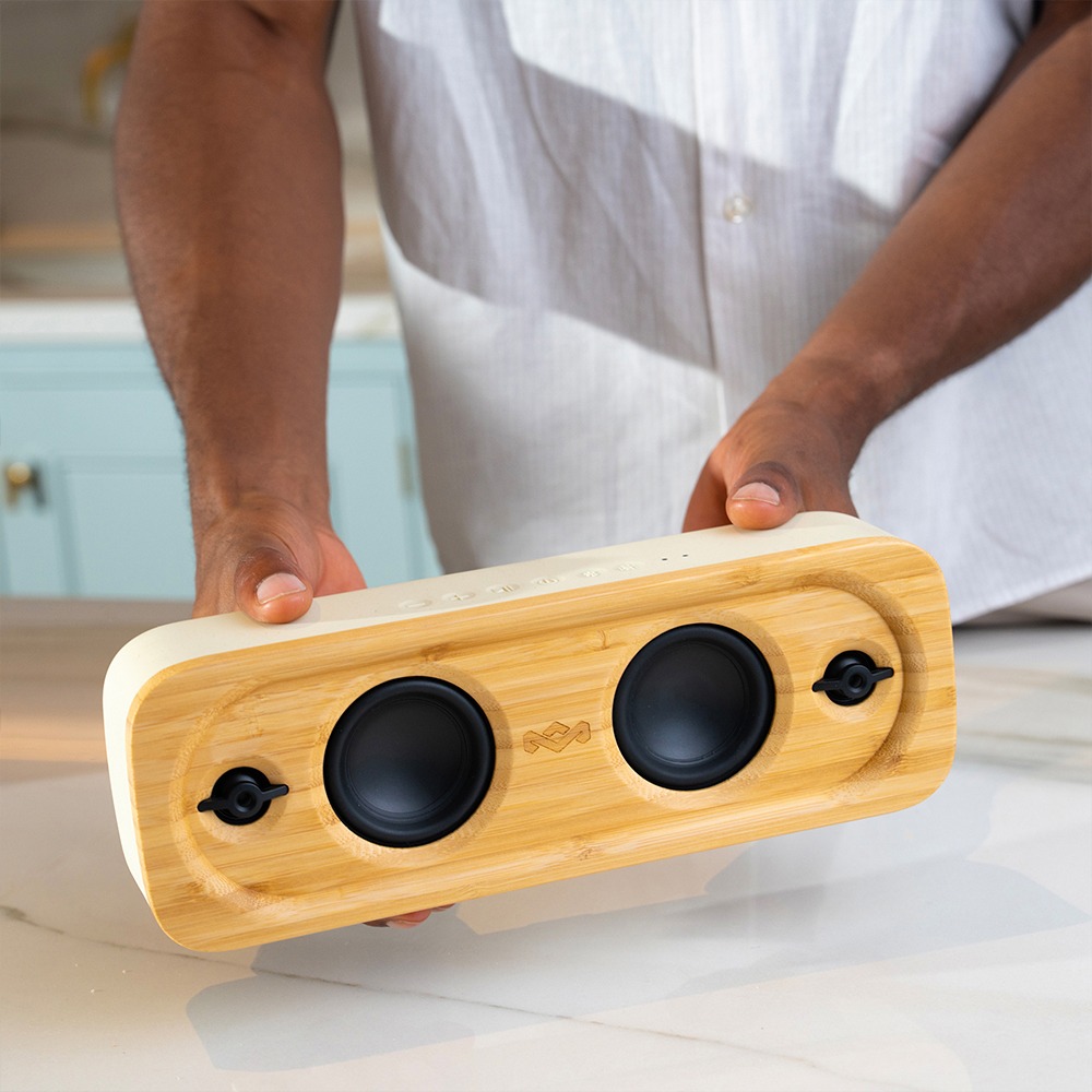 竹を使ったポータブルスピーカーの画像