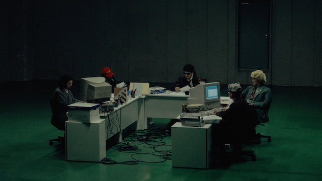 「Tell me (feat. Skaai)」MVより