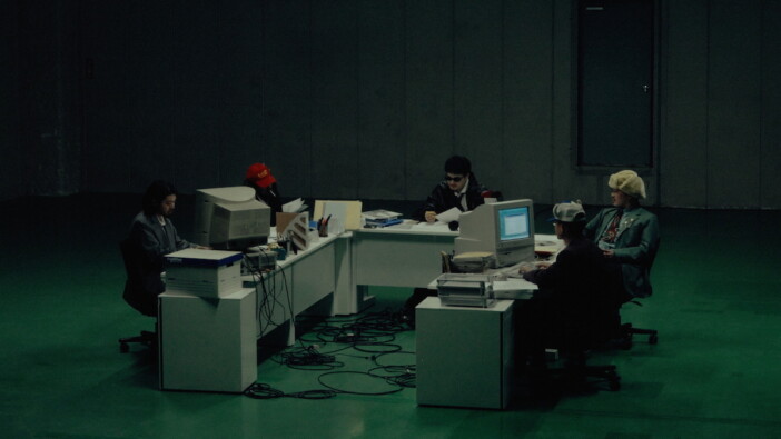 S.A.R. 新曲「Tell me (feat. Skaai)」MV公開　メンバーとSkaaiがデスクワークに没頭