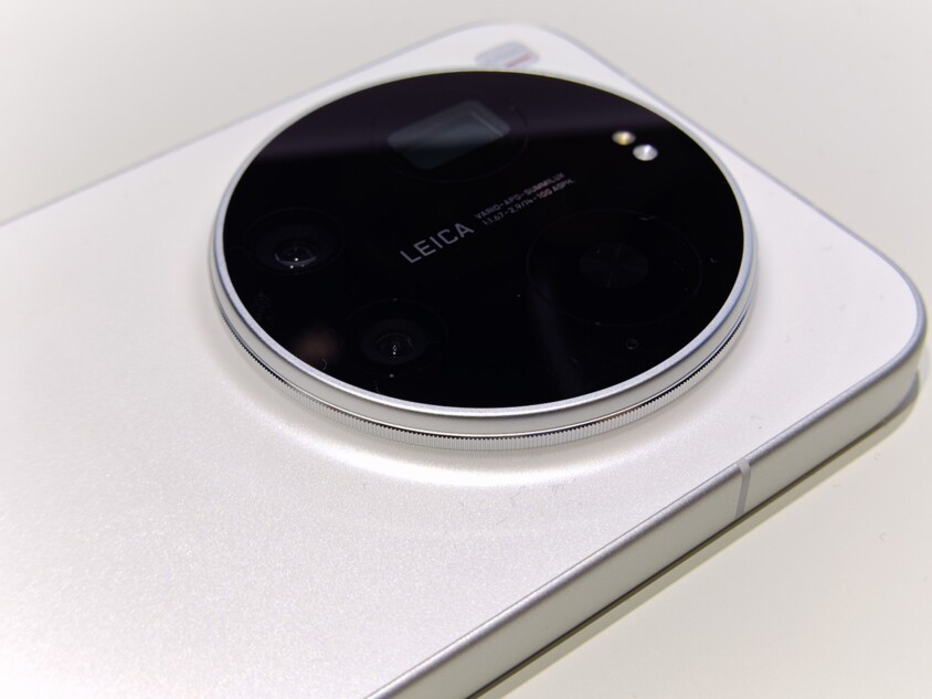 ホワイトモデル　カメラ周辺