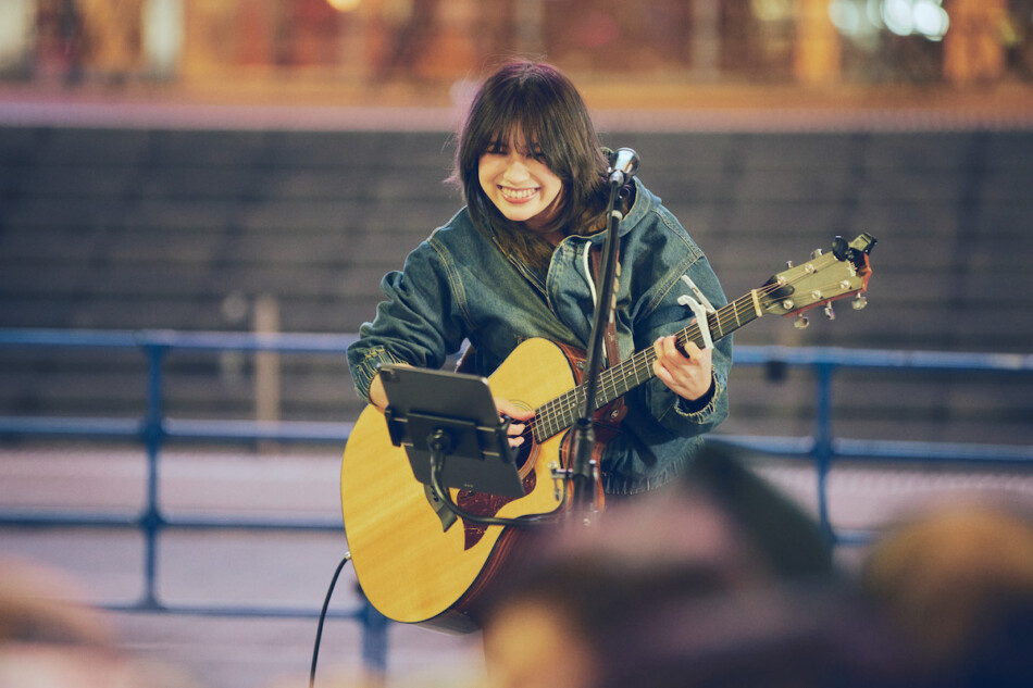 Leina、新宿・歌舞伎町 路上ライブレポート