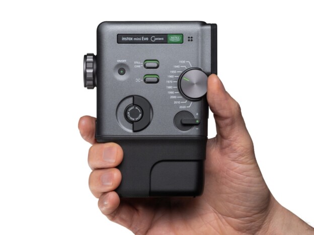 動画を写真でプレゼント！ 　話題の富士フイルム『instax mini  Evo Cinema』が見せる“懐かしい未来”