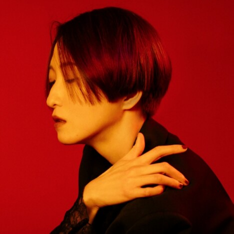 日食なつこ、春の訪れを告げる新曲「煙と水晶」配信リリース　セルフプロデュースによるジャケ写も