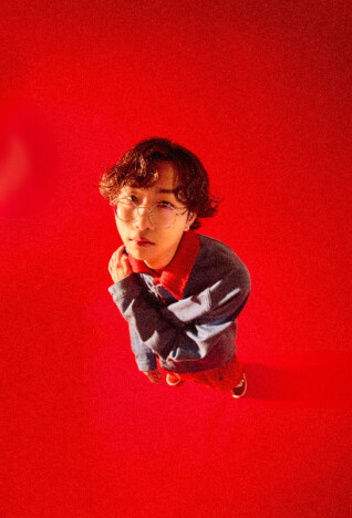 AKASAKI、新曲「シャケナベイベー」がTVアニメ『マリッジトキシン』ED主題歌に　楽曲使用アニメPVも