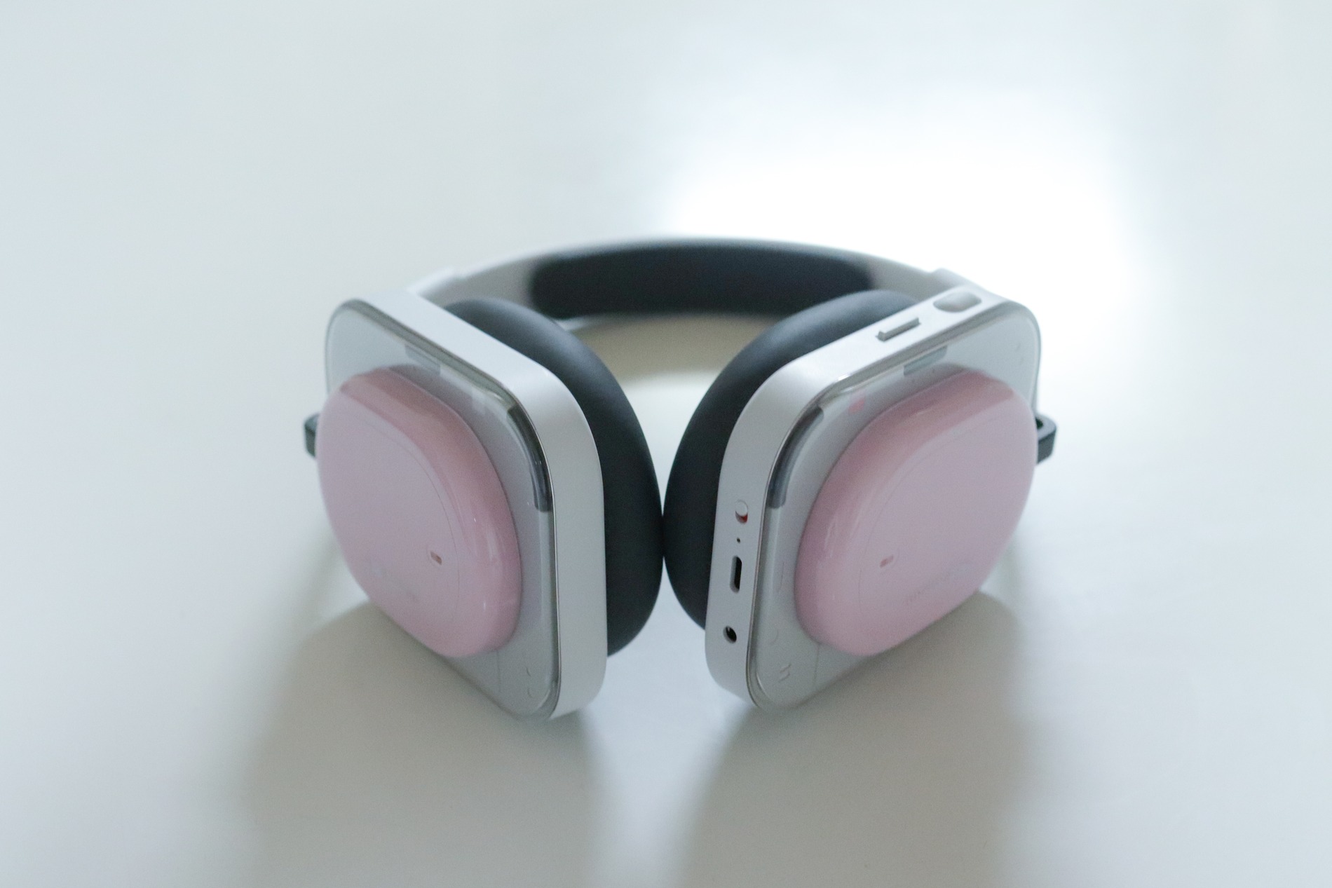 唯一無二「Nothing」最新ヘッドホンの画像