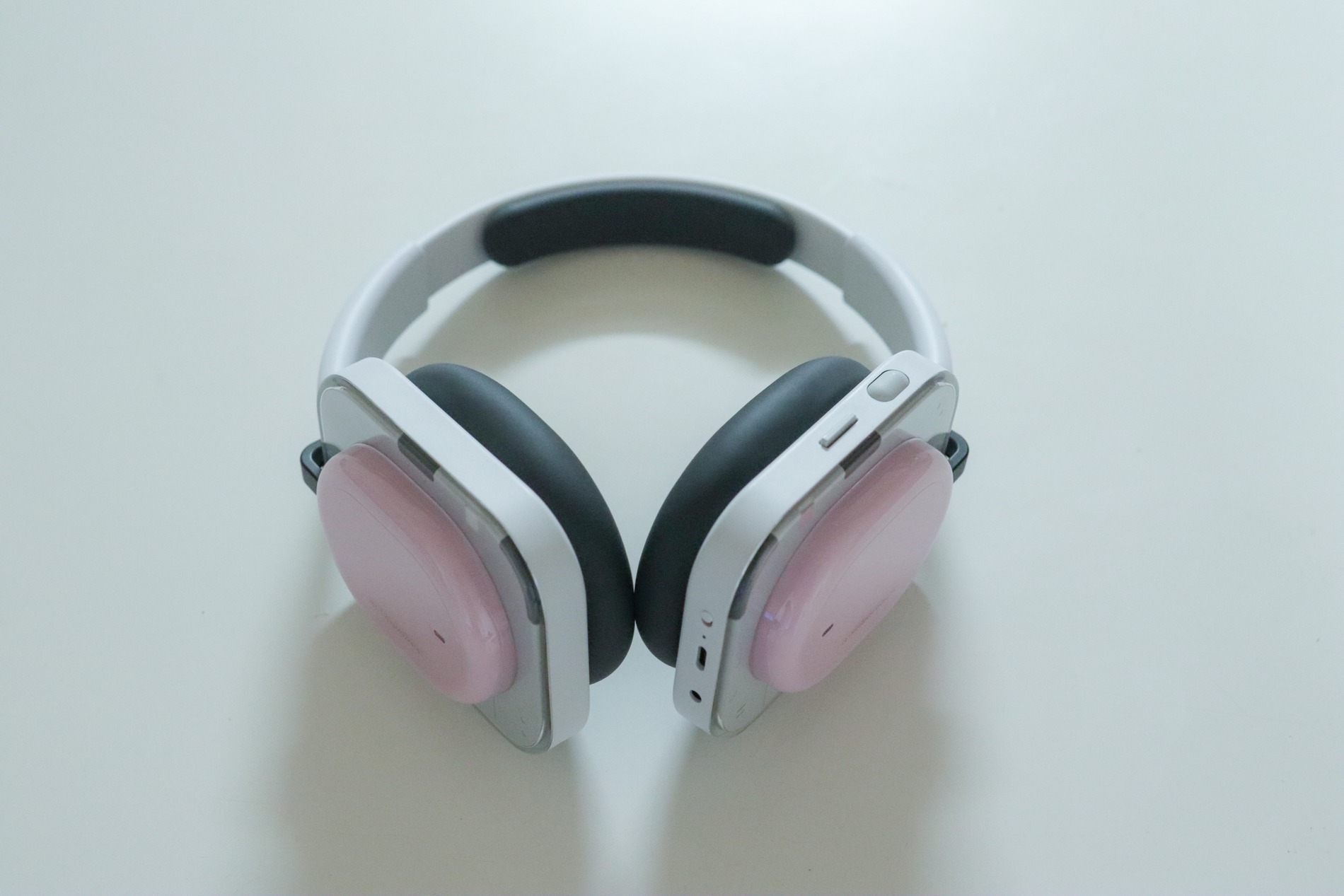 上部にあるのがローラーで、下部にあるのがパドル