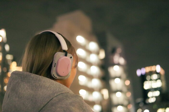 唯一無二なデザインと妥協なしの性能　『Nothing Headphone (a)』で日々の生活に彩りを