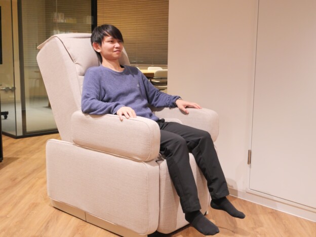 マッサージチェアがある生活のメリットとは　パナソニック『リアルプロ カーサライン EP-MA110』で自宅での疲労回復