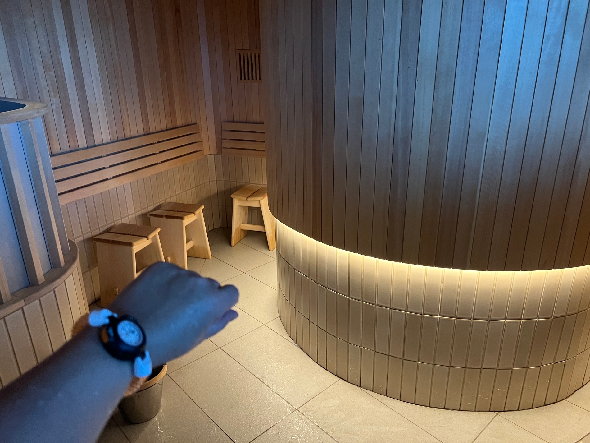 「サ時計」を付けて「MAALI」