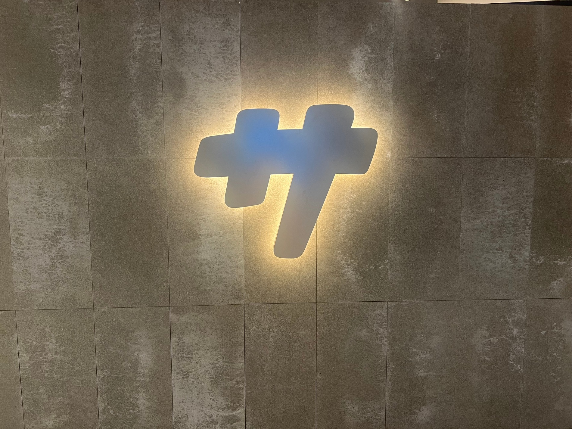 「渋谷SAUNAS」と同じく「サ」が目印