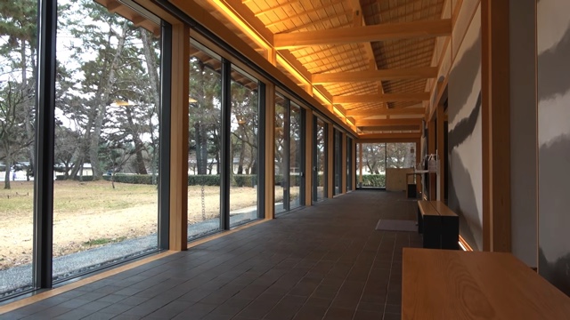 スーツ、“54時間”電車に乗り続ける旅を実施の画像