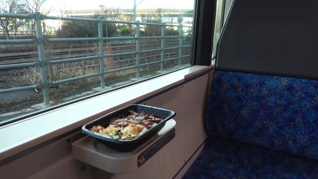 「青春18きっぷ」で3日間旅をしたスーツ