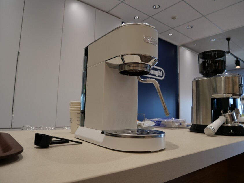 新モデルの『デディカ デュオ エスプレッソ・カプチーノ メーカー』