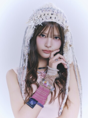 華乃、1st EPよりリード曲「トキメキ詐欺」MV公開　楽曲の持つ“甘さと危うさ”を映し出す