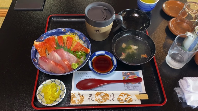 高知から徳島までの電車旅をするスーツ高知から徳島までの電車旅をするスーツ