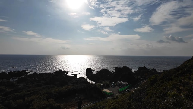高知から徳島までの電車旅をするスーツ