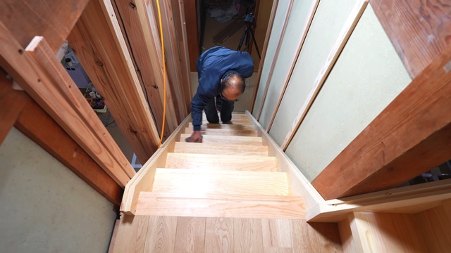 大工の正やんが手がけた階段