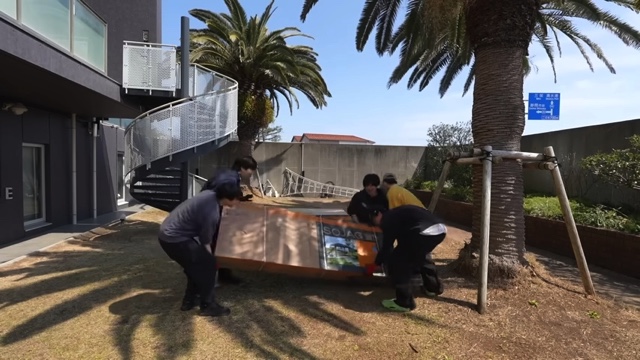 ヴィラ風にリフォームしたはじめしゃちょーの自宅の庭