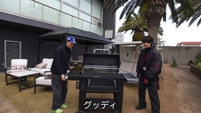 ヴィラ風にリフォームしたはじめしゃちょーの自宅の庭