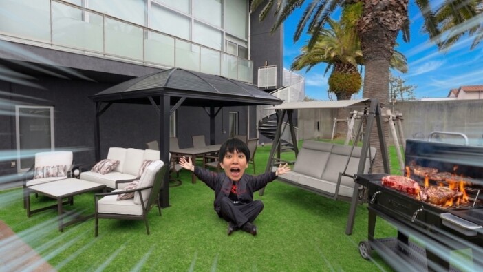 はじめしゃちょー、“5億円の豪邸”の庭をヴィラ風に改造　溢れるリゾート感に大満足「本当最高」