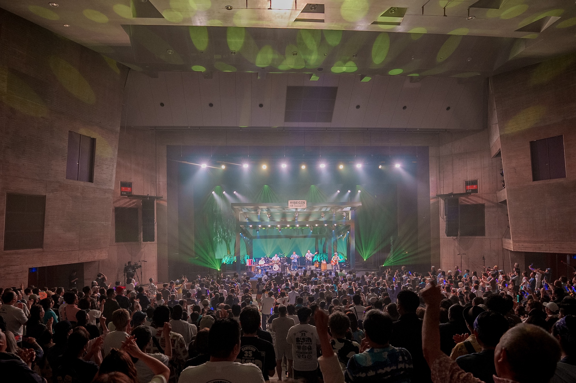 BEGIN、35周年記念全国ホールツアー全35公演完走　各地の映画館では初のライブビューイングも開催の画像1-2